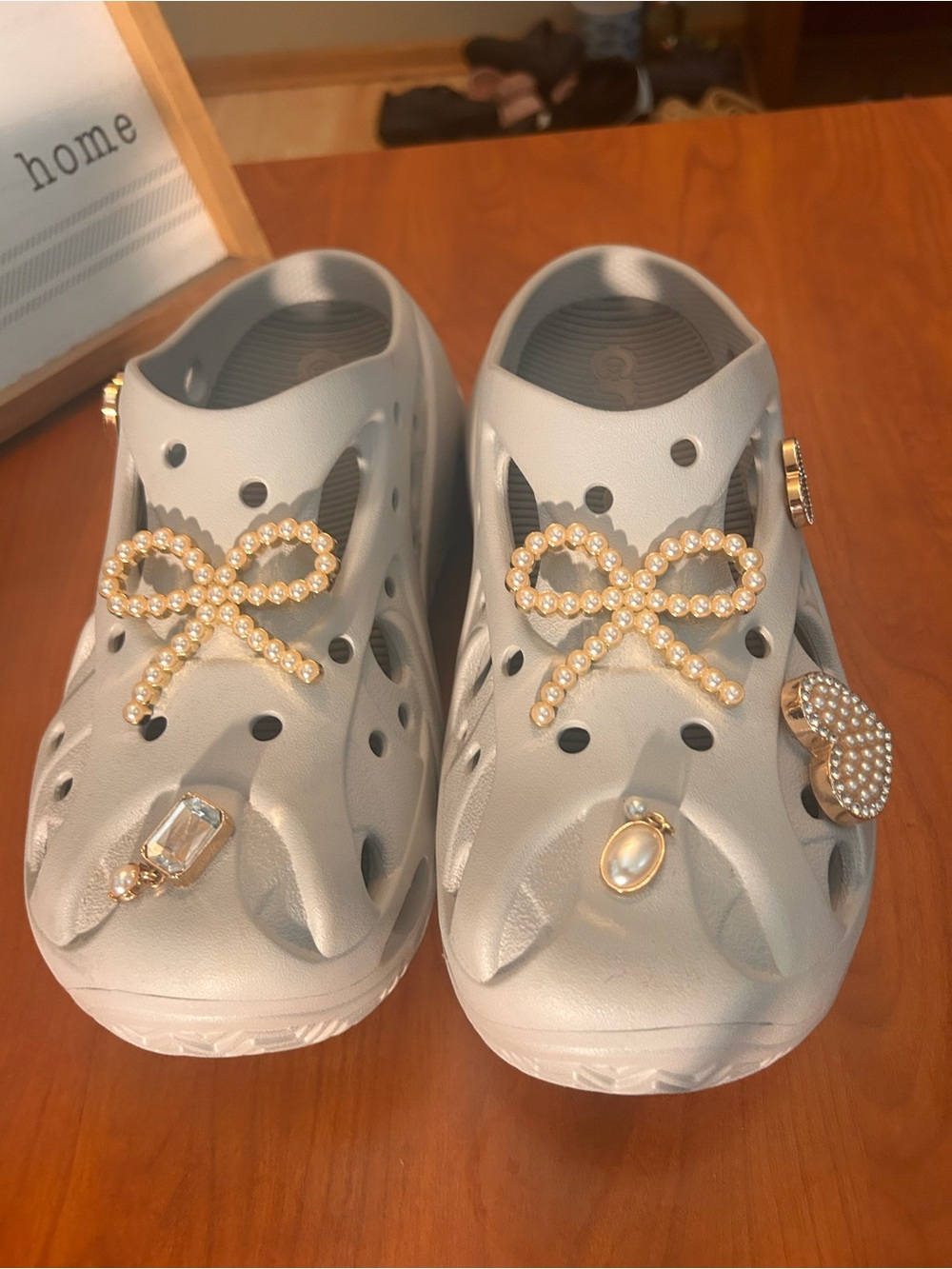 CROCS Women’s Silver Pearl Bow Charm Clogs with Decorative Jewels